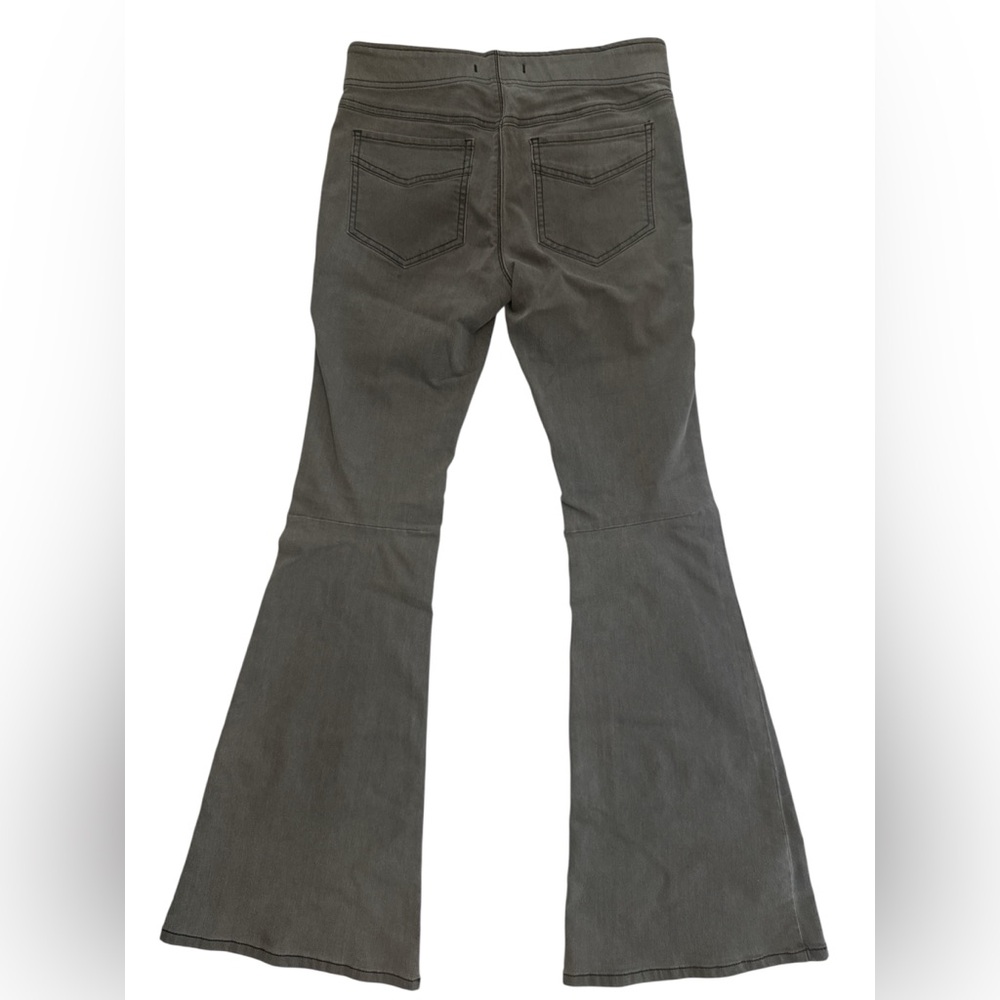 🖤Free People Charcoal Gray Flared Jeans with Elastic Waist - Size 27 - Picture 8 of 10